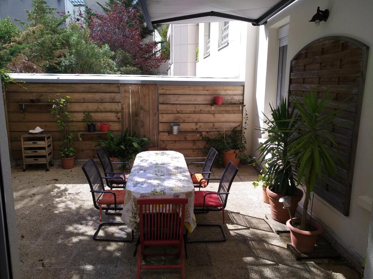 Cosy Rare 2 Bedroom Apartment Around A Private Garden Ньой сюр Сен Екстериор снимка